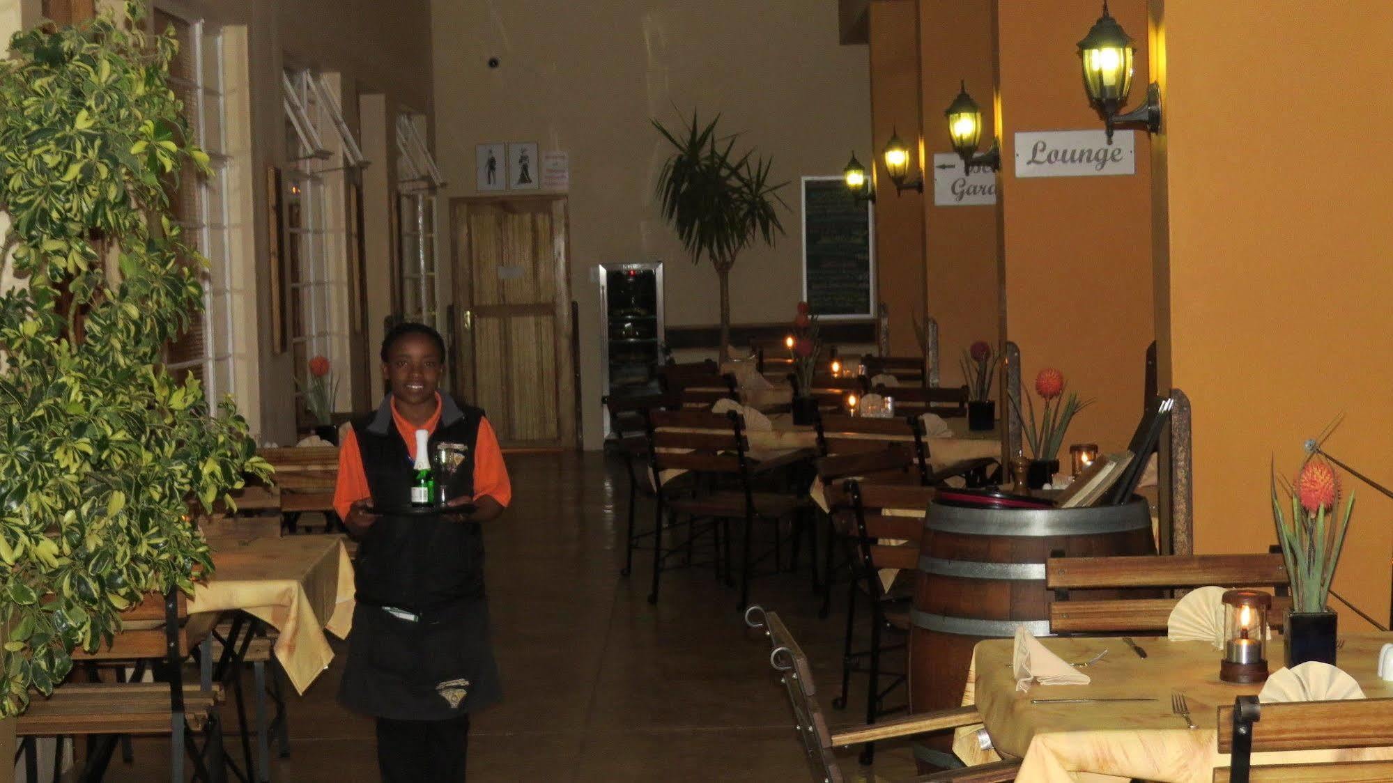 Bahnhof Hotel Aus Eksteriør billede
